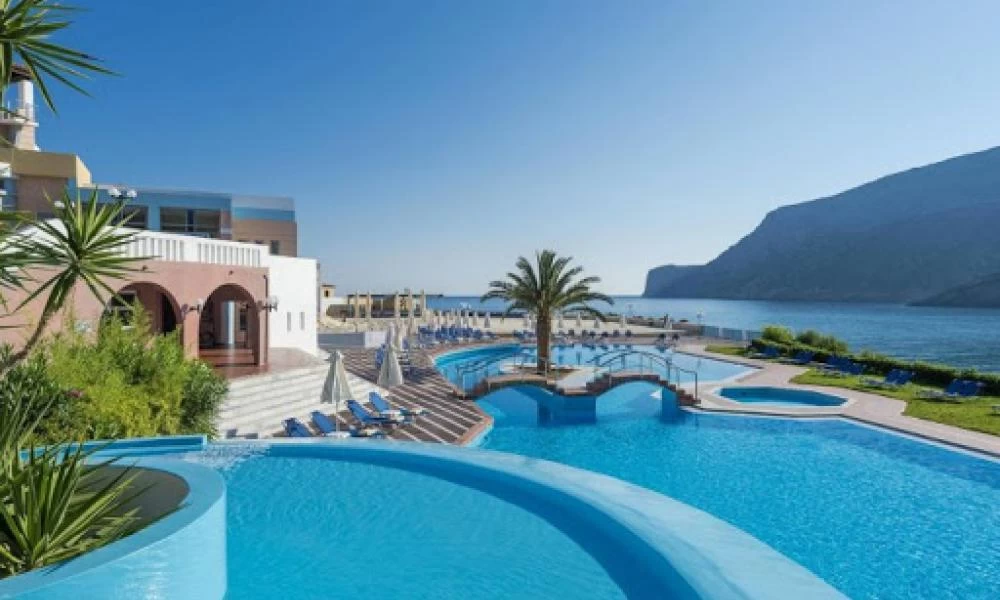 Έρευνα: Έξι στα δέκα ξενοδοχεία άνοιξαν μετά το lockdown